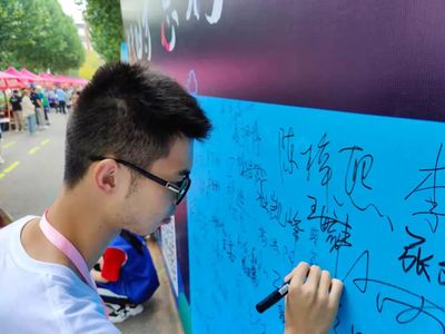 信息學院圓滿舉辦2021級本科新生迎新工作，科技信息咨詢服務成亮點